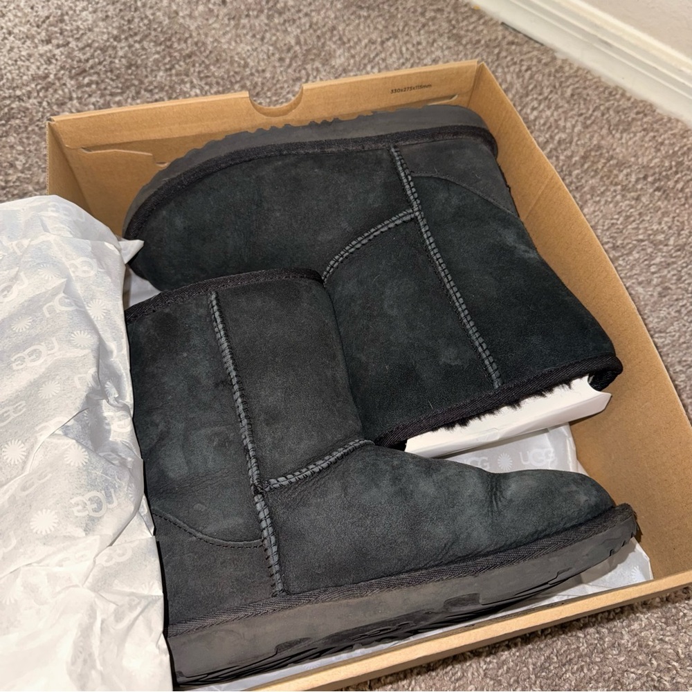 UGG kids classic II with box + inserts